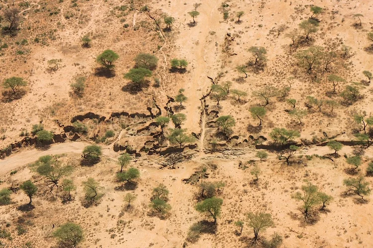 Erosion+_+namunyak+conservancy